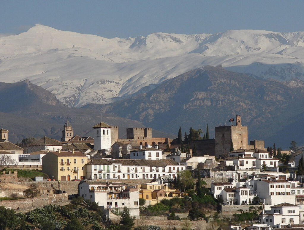 Alhambra con Sierra Nevada